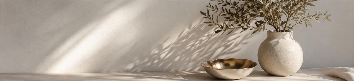 Vaso com ramo de oliveira e bowl cerâmico dourado — recursos do plano terapêutico